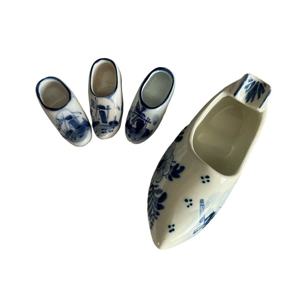 Antique Delft Pottery Blue & White Clog Ashtray with (3) VTG Mini Delft Clogs